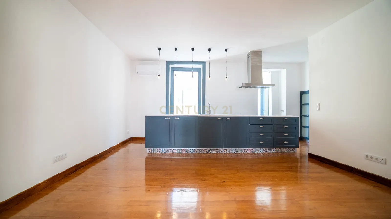 Apartamento T2 com 83 m² - Image 23