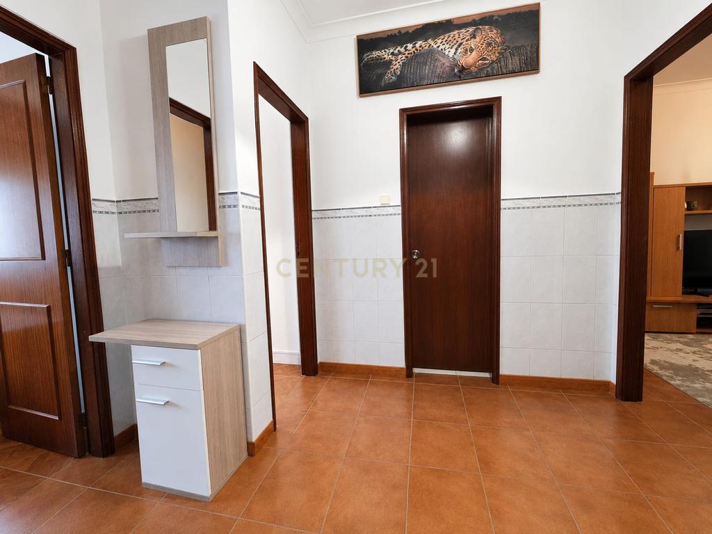 Apartamento T2 com terraço junto à Escola Secundária de São Pedro da Cova - Image 21