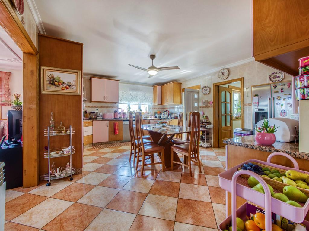 Moradia localizada na capital de distrito, no coração do Nordeste Transmontano. - Image 8