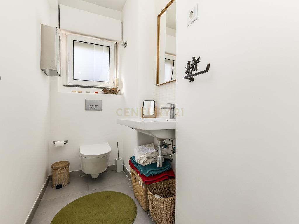 T5 Alfragide com Varanda - Image 18