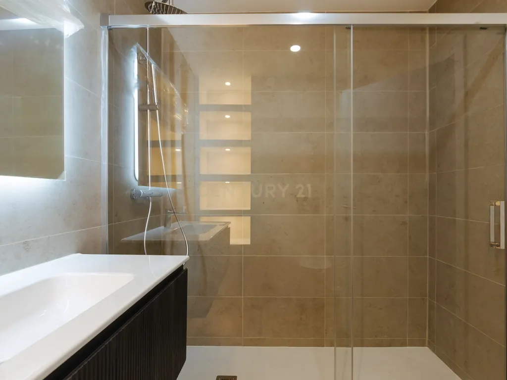 Apartamento T3 moderno e espaçoso no coração do Pinhal Novo - Image 19