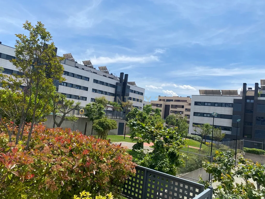 Luxuoso Apartamento com Vista Panorâmica em Madrid - Image 38