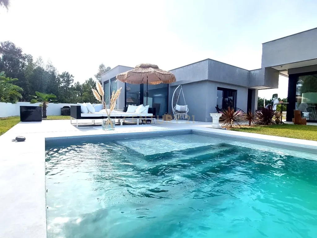Oasis Coco Beach Villa - Moradia de Luxo Isolada T3 + 1 com Guest House e Piscina, lote 1,368 m² – Urbanização Vila Alegre, Fernão Ferro - Image 1