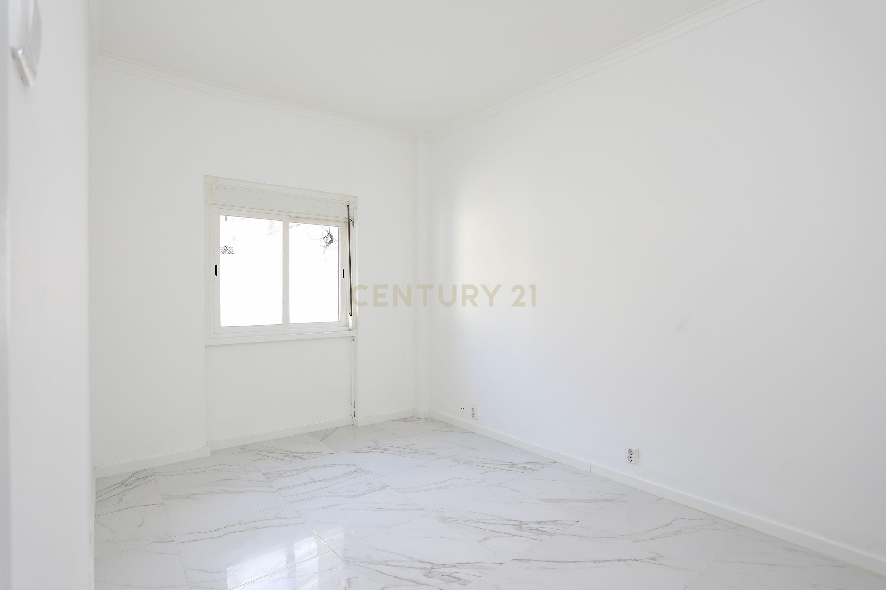 T1 com Logradouro para Arrendamento – Totalmente Remodelado - Image 4