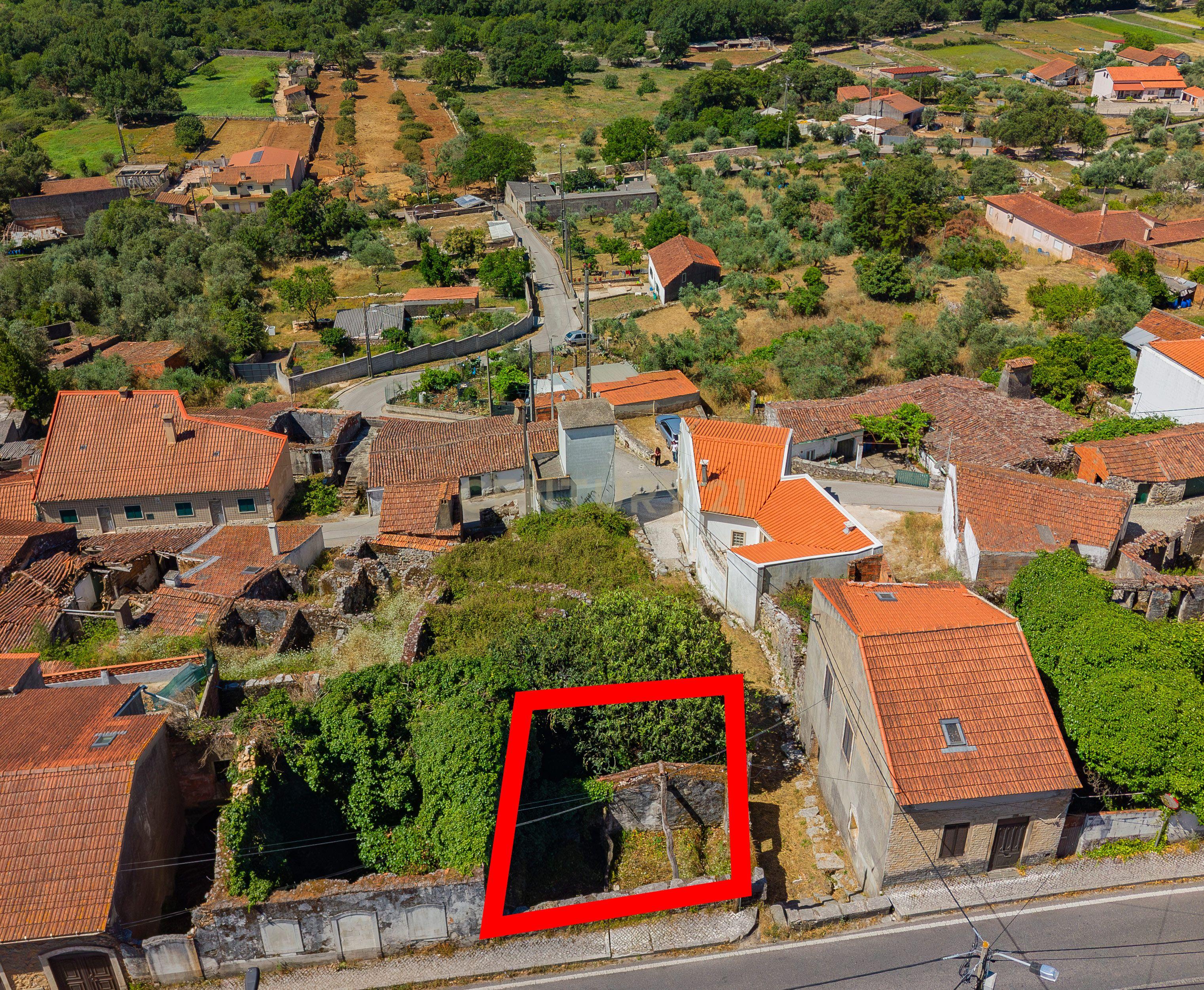Fotografia 3 de Ruína para reconstrução em Mira de Aire