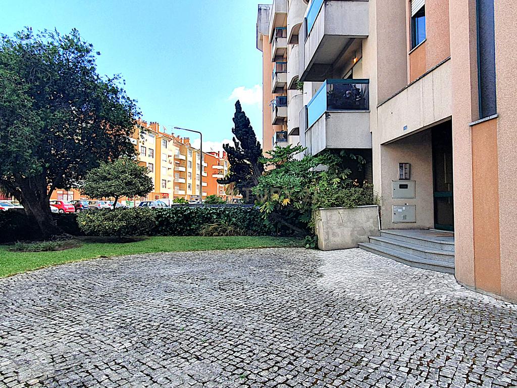 Apartamento T2 Centro da Cidade I  Garagem I Elevador - Image 1