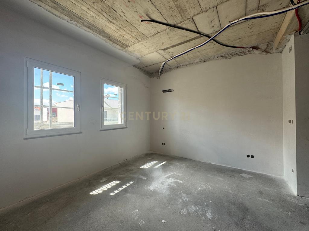 Moradia T4 contemporânea NOVA com 3 pisos em Trajouce, São Domingos de Rana, Cascais - Image 8