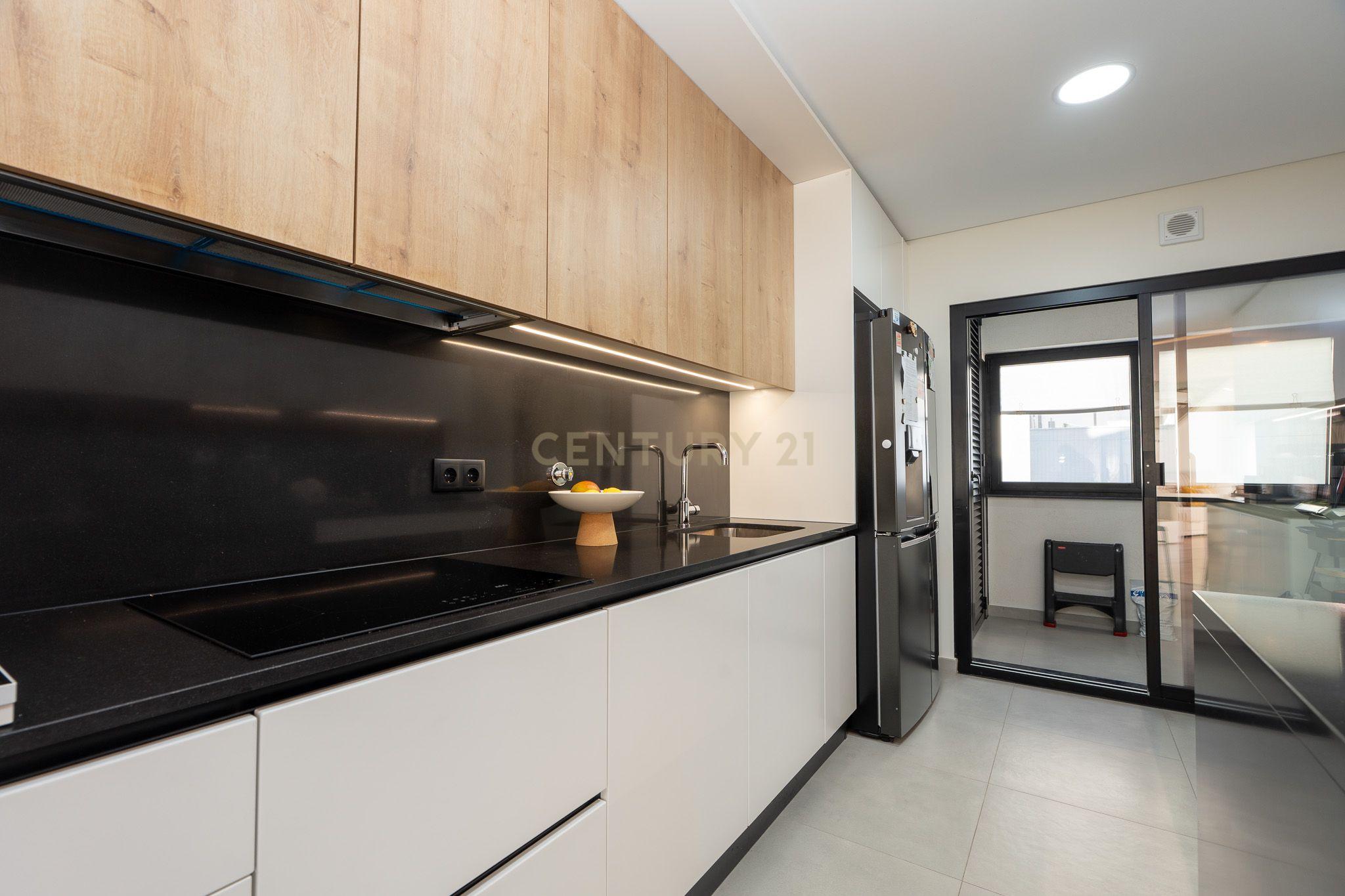 Apartamento T3+1 duplex, com terraço e estacionamento, no centro da cidade de Torres Vedras - Image 20