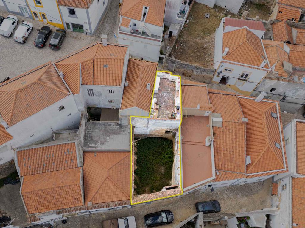 Moradia em ruinas no centro histórico de Palmela - Image 2