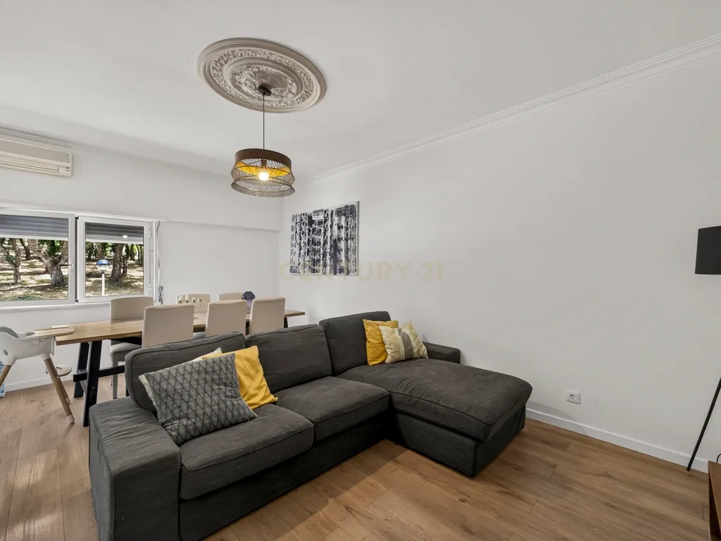T3 Remodelado em Belas| O equilíbrio perfeito entre conforto, tranquilidade e localização - Image 2