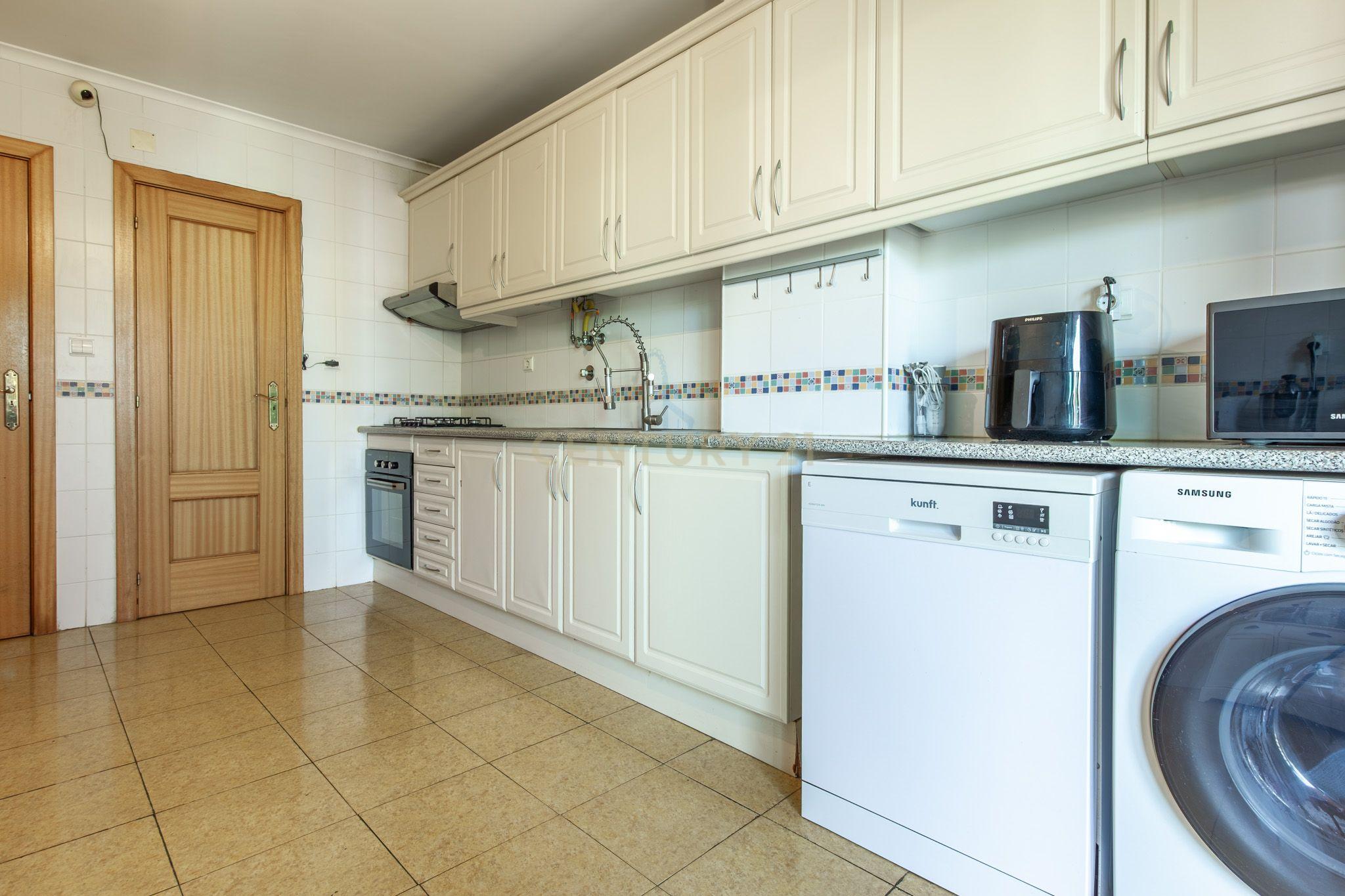 Fotografia 11 de Apartamento Quatro Assoalhadas -Com Lugar de  Parqueamento - Quinta do Anjo, Palmela