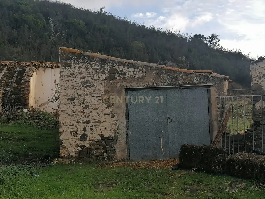 Moradia antiga com vários anexos para recuperação em Ribeira de Odelouca, São Barnabé. - Image 3