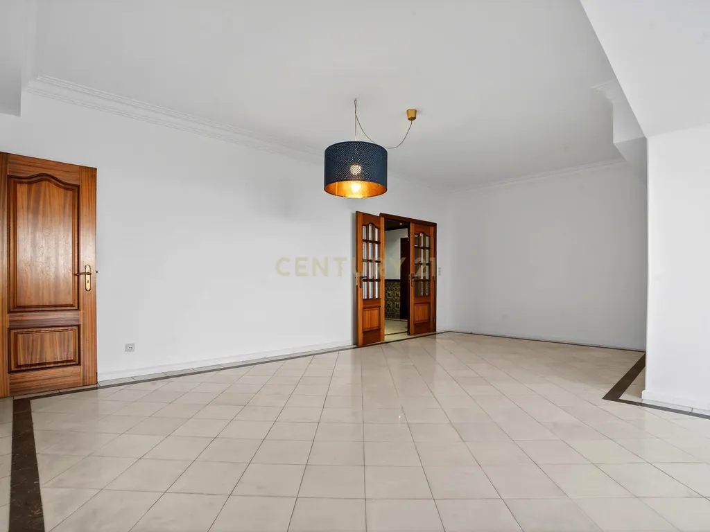 Apartamento T3 em Areeiro, com 1 lugar de garagem, Lisboa. - Image 8