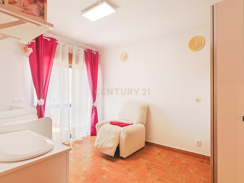 Apartamento T2 nas Quintinhas, Charneca de Caparica, com Terraço e Garagem - Image 6