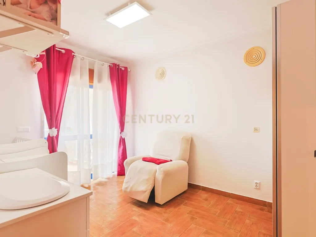 Apartamento T2 nas Quintinhas, Charneca de Caparica, com Terraço e Garagem - Image 6