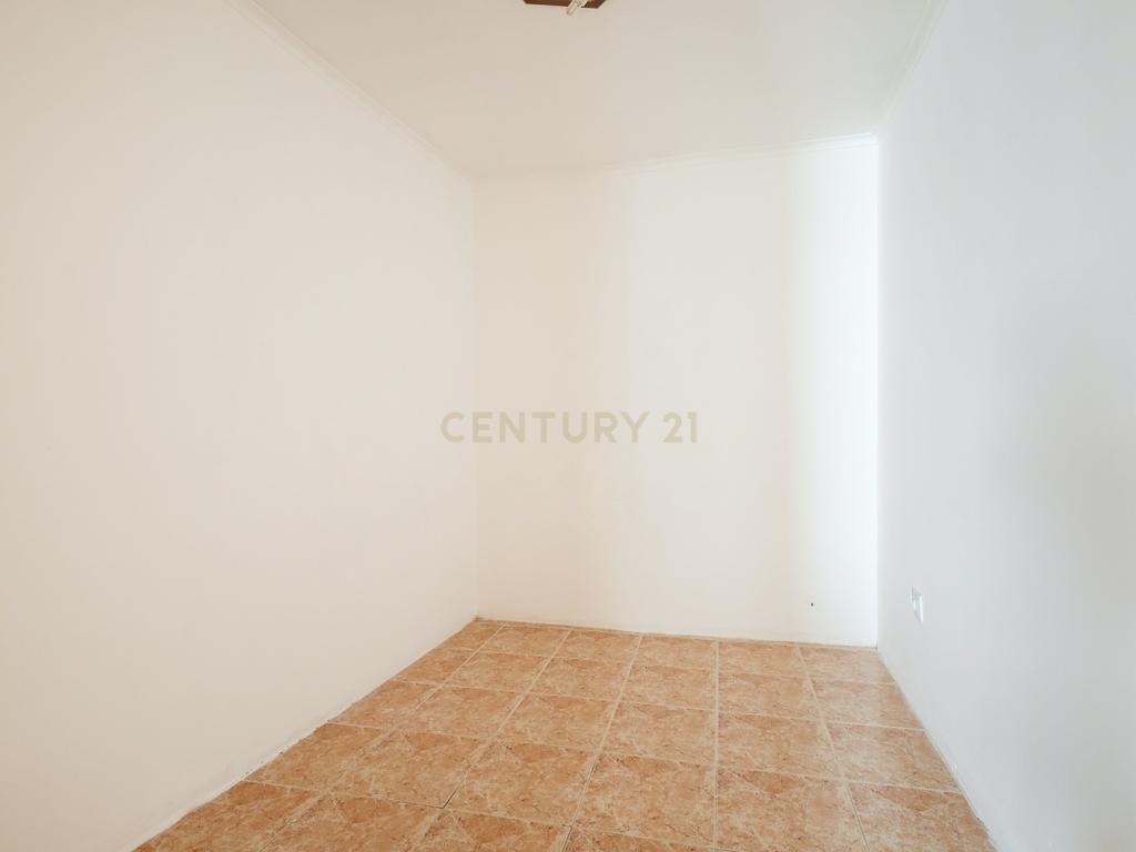 Apartamento T1 na Lapa – Lisboa | 1º Andar em prédio tradicional - Image 14