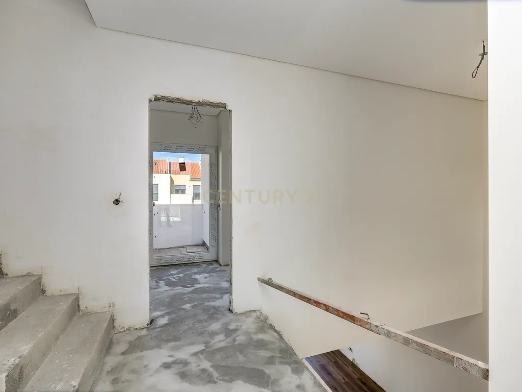 Moradia T4 com piscina em Caneças - Image 27