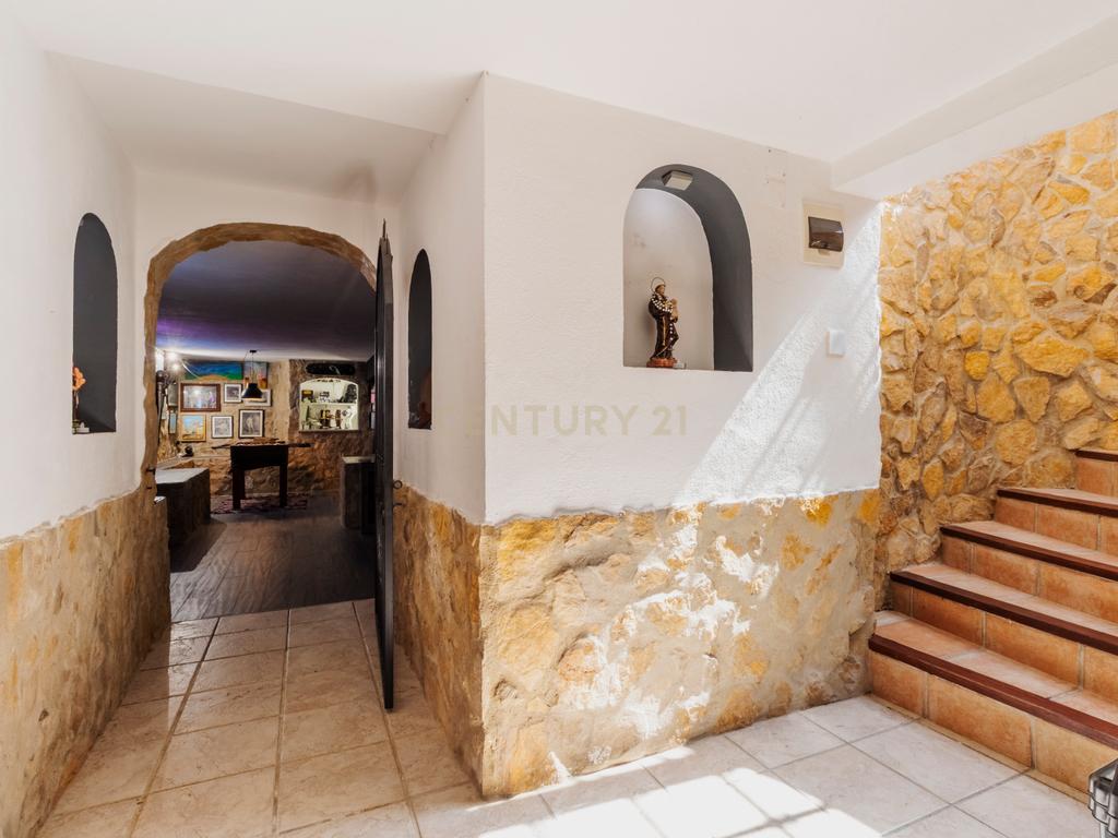 Moradia T4 como nova com piscina na Marisol em Lote de 500m² - Image 39