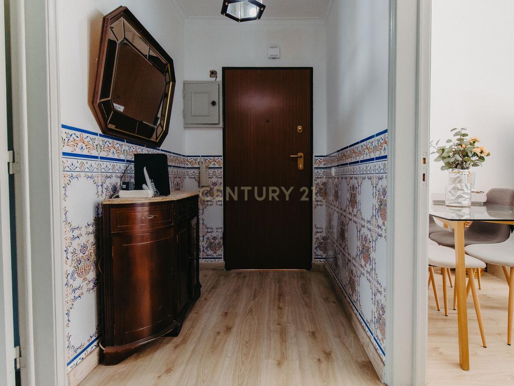 Apartamento T3, 3 varandas e 2 wc. Situado no último piso de um edifício tranquilo, conforto, funcionalidade e uma localização difícil de igualar. - Image 6