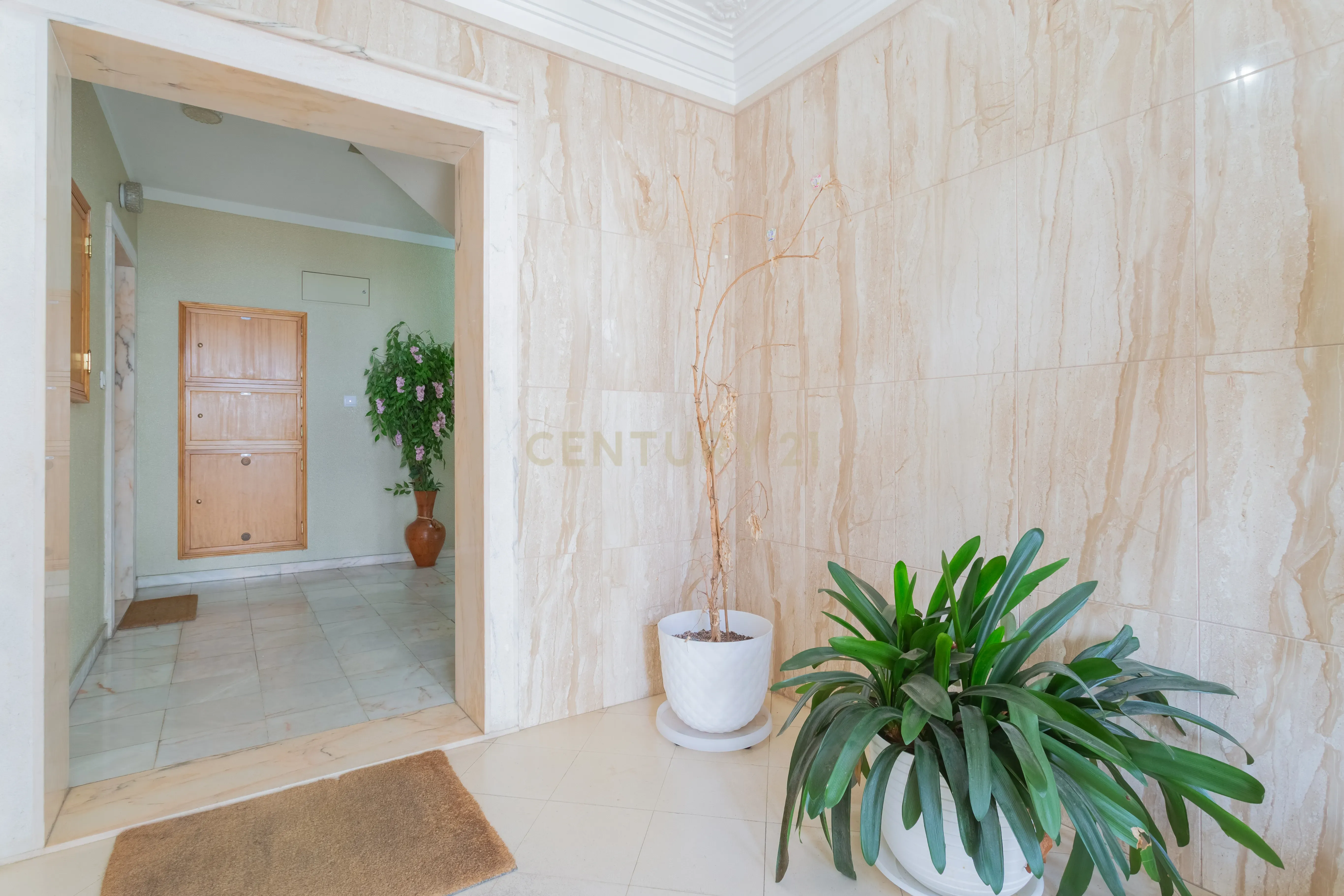 Apartamento T2 na Quinta do Anjo, Setúbal, com Estacionamento e Piscina Comum - Image 21