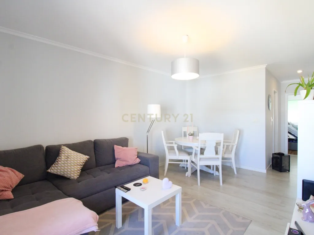 ✨ Oportunidade Única – T2 no Monte da Caparica ✨ - Image 2