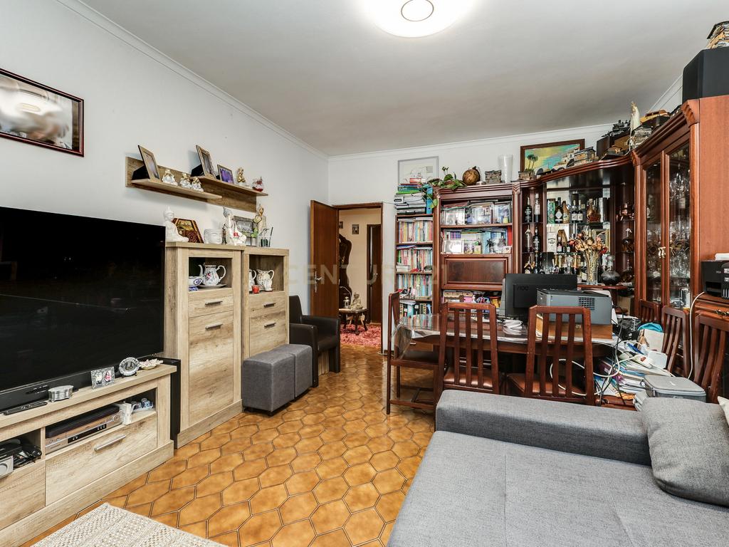 Apartamento T2 com 87 m² em excelente estado – São João da Talha - Image 4