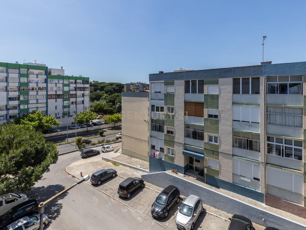 Apartamento T2 no Feijó totalmente remodelado - Image 21
