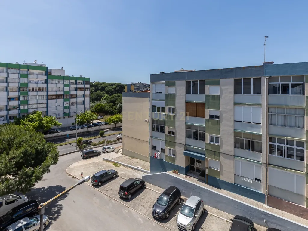 Apartamento T2 no Feijó totalmente remodelado - Image 21