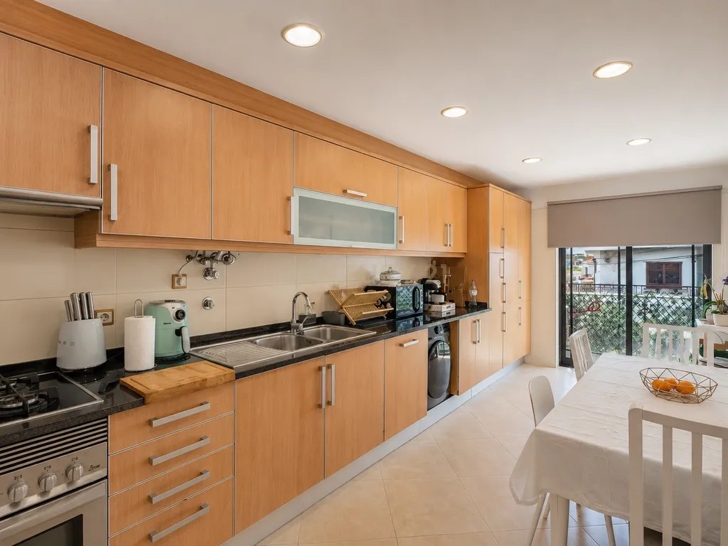 Moderno Apartamento T2 em Amora, Seixal - Image 12