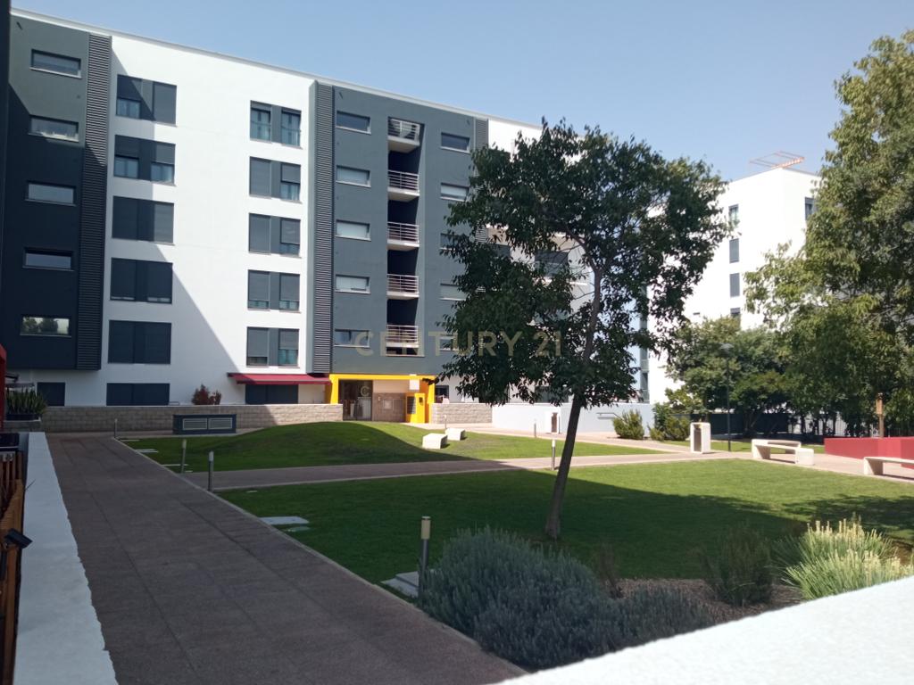 Apartamento T2 em Condomínio fechado para arrendamento - Image 1
