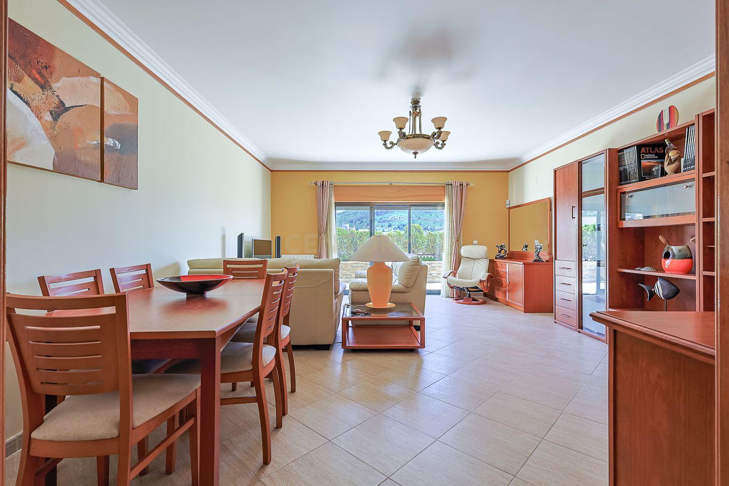 Fotografia 8 de Apartamento T1 com Vista Mar em Sesimbra, Setúbal