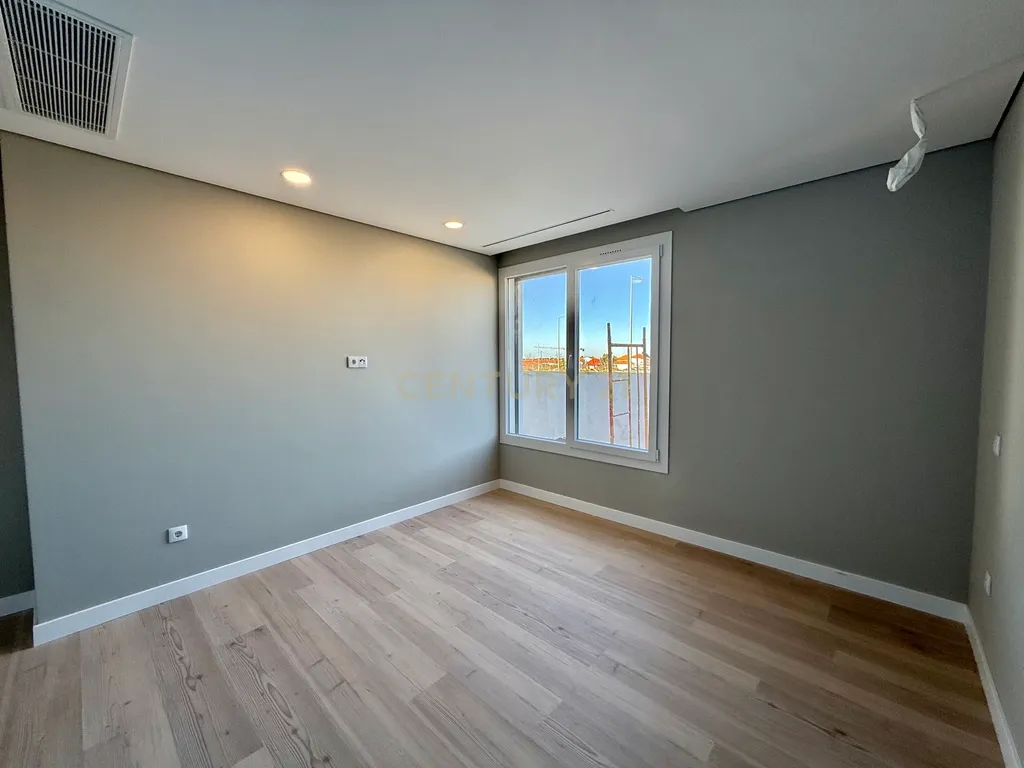 Moderna Moradia T3 em Azeitão, Setúbal - Em Construção - Image 22