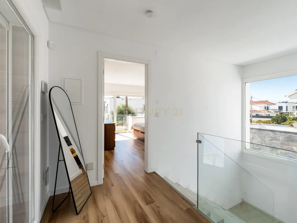 Moradia T4 Contemporânea com piscina, na Aroeira, perto do golf e praias - Image 25