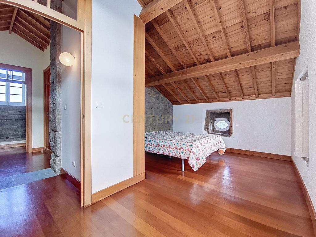 Rústico de Luxo – Moradia Renovada com Vista Mar Deslumbrante - Image 44