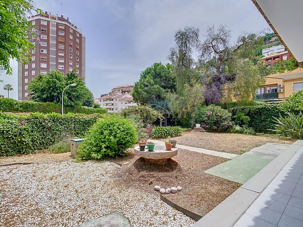 À Venda! Terreno Urbanizável com Edificações em El Limonar, Málaga - Image 15