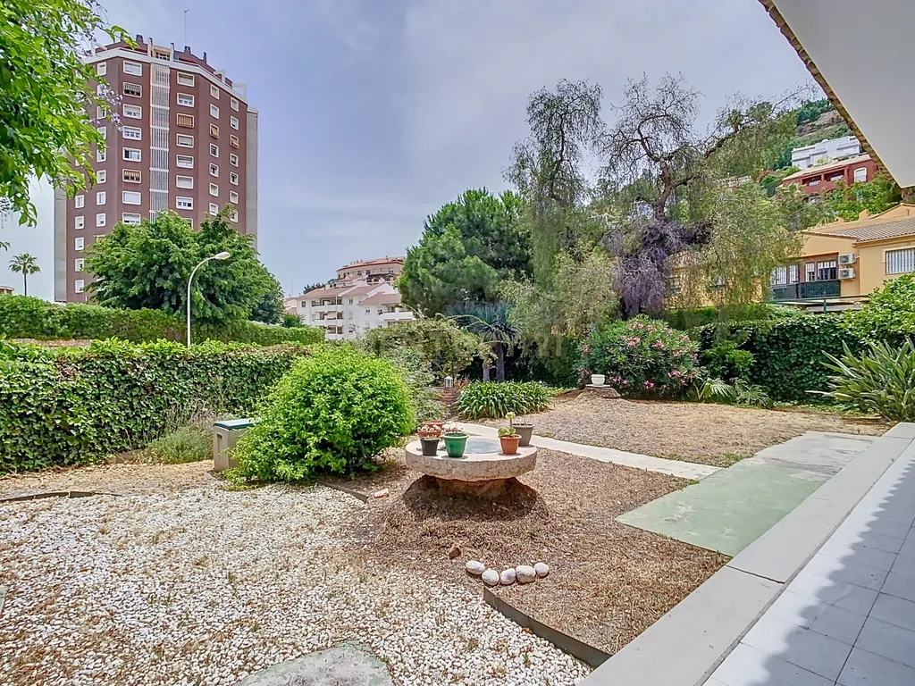 À Venda! Terreno Urbanizável com Edificações em El Limonar, Málaga - Image 15