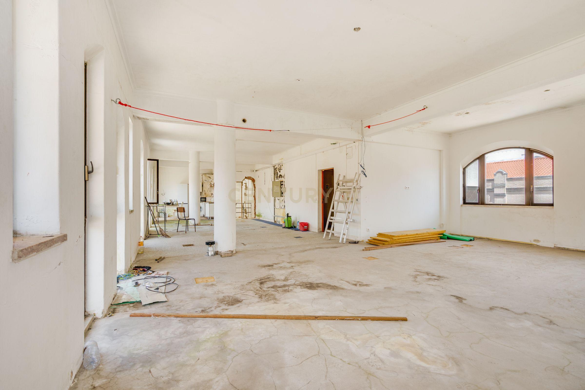 Fotografia 5 de Prédio de Serviços em Alcântara – Projeto Aprovado para Aparthotel com 15 Unidades | Próximo ao LX Factory e Allo | Alcântara Lisbon Offices