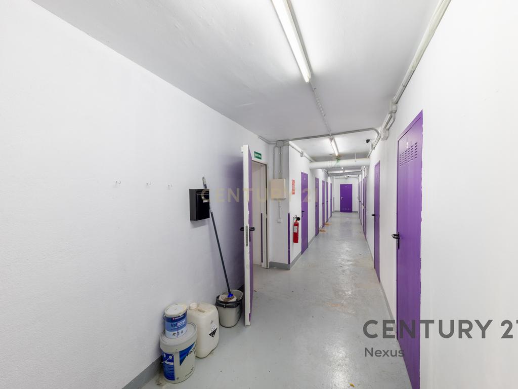 Oportunidade de Investimento em Mataró: Espaço com 21 Arrecadações - Image 5