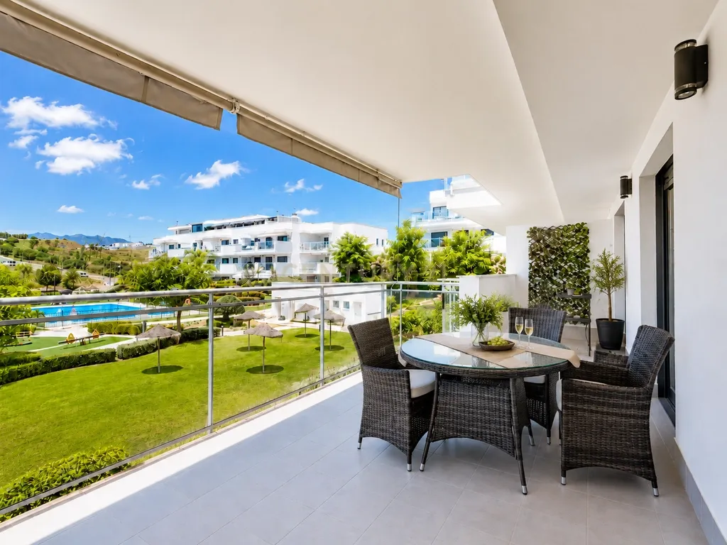 Apartamento moderno de 2 quartos com amplo terraço, piscina e garagem perto de La Cala de Mijas - Image 1