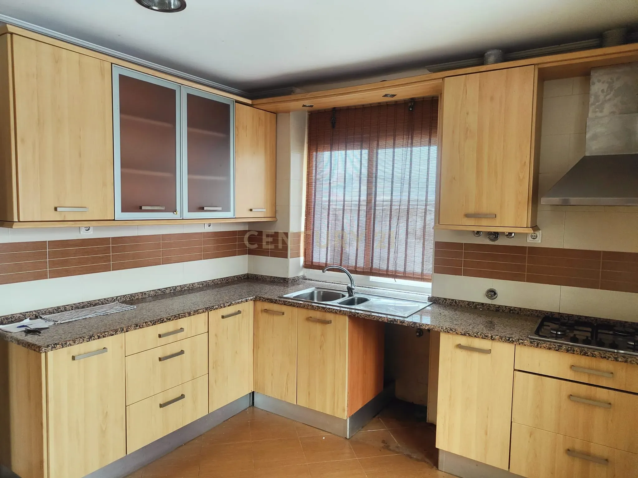 Prédio Bi-Familiar T2 e 2 Anexos Tipologia T1 Em Zona Residencial Tranquila Na Póvoa de Santo Adrião  - Image 52