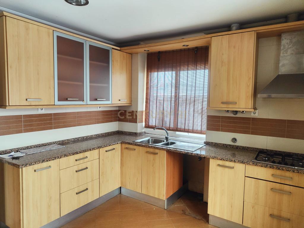 Prédio Bi-Familiar T2 e 2 Anexos Tipologia T1 Em Zona Residencial Tranquila Na Póvoa de Santo Adrião  - Image 52