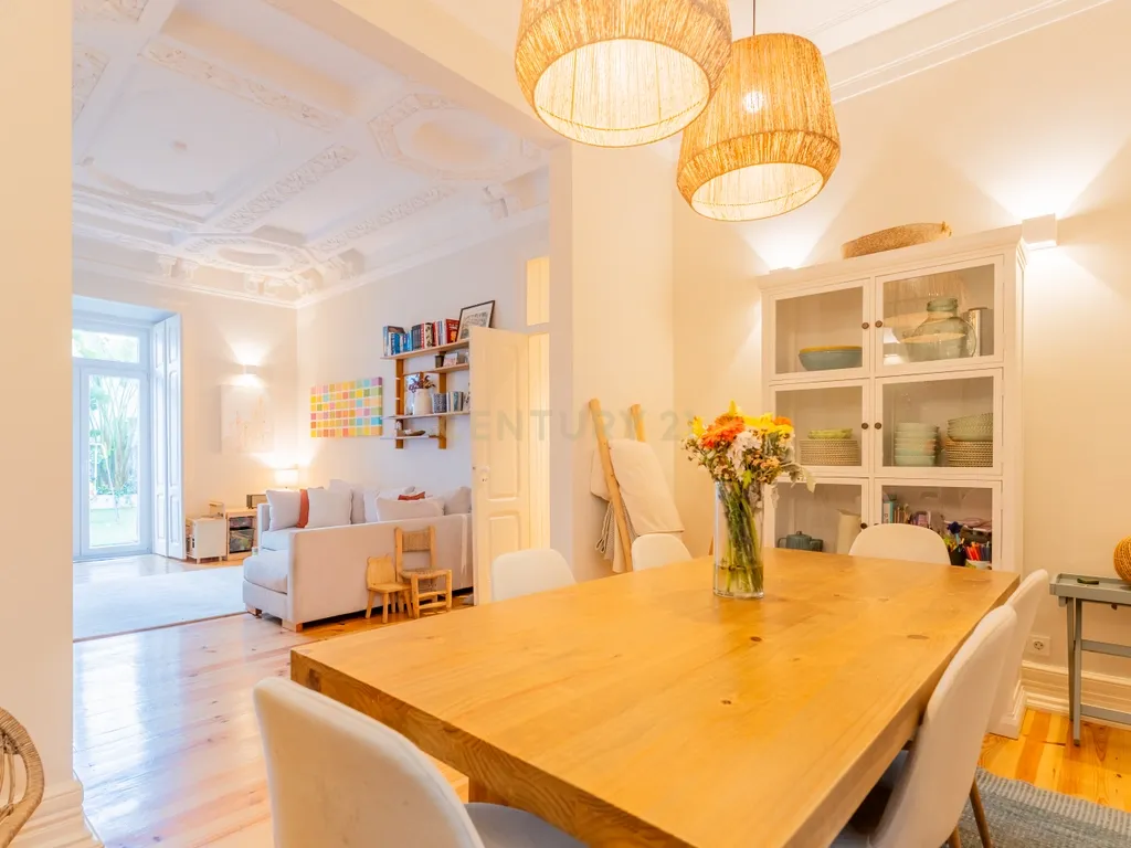 Apartamento T5 de Charme com Jardim Privativo nas Avenidas Novas | Avenida 5 de Outubro, Lisboa - Image 9
