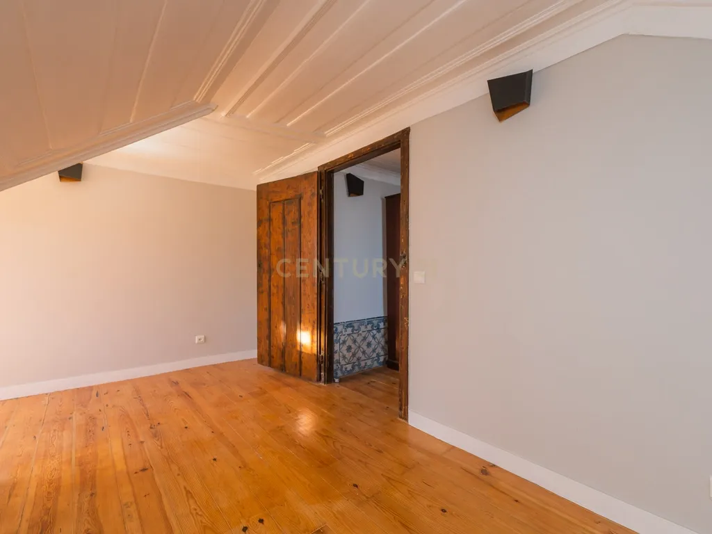 Excelente Apartamento T2 | Janelas Verdes - Image 13