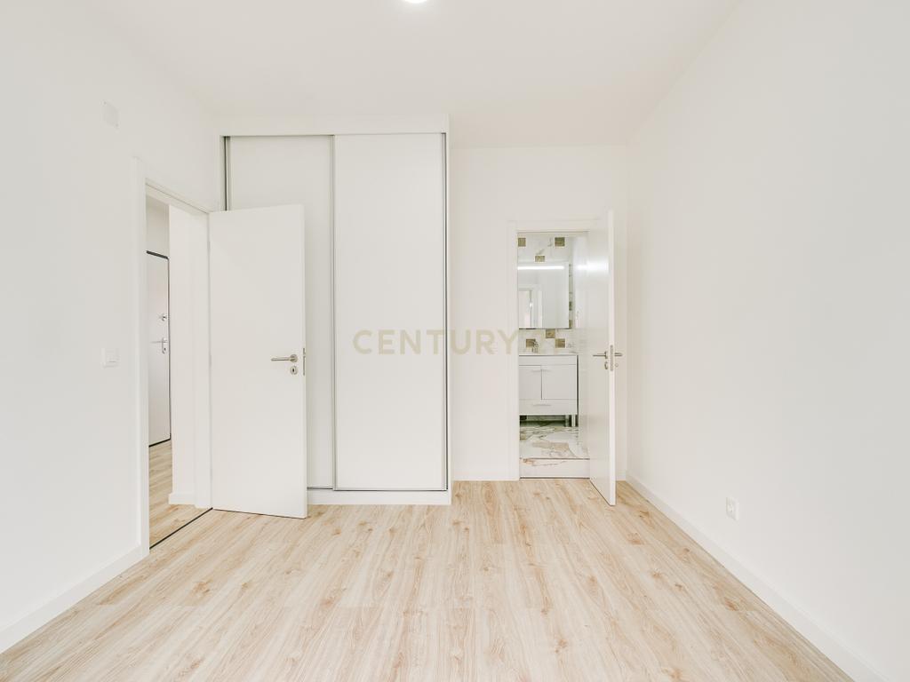 Apartamento T2 Remodelado na Prestigiada Avenida Jaime Cortesão em Setúbal – Próximo da Zona Ribeirinha - Image 9