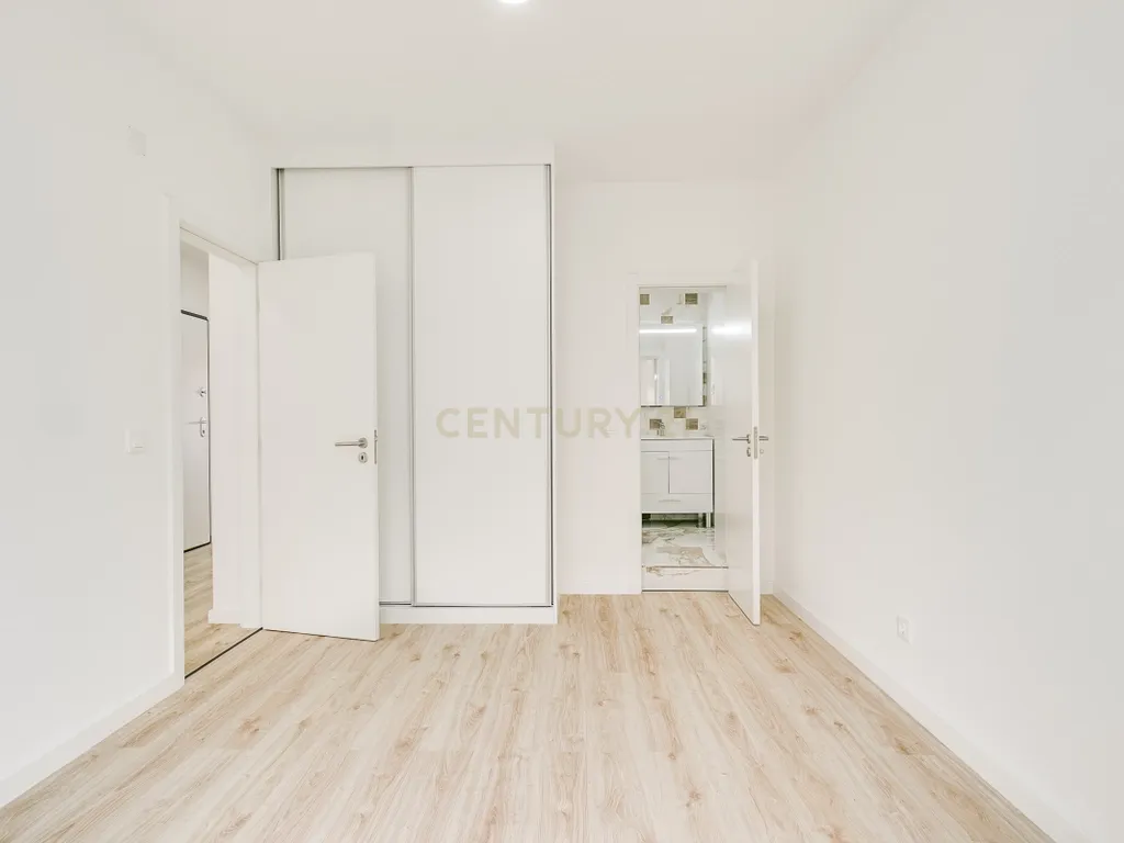 Apartamento T2 Remodelado na Prestigiada Avenida Jaime Cortesão em Setúbal – Próximo da Zona Ribeirinha - Image 9