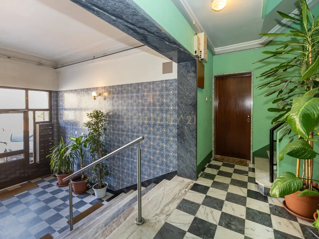 Apartamento T3 para arrendamento - 5 piso c/elevador - Amora - Image 7