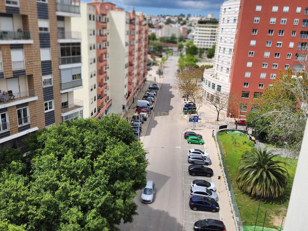 Apartamento Moderno em Setúbal com Vista para a Cidade e Montanha - Image 20