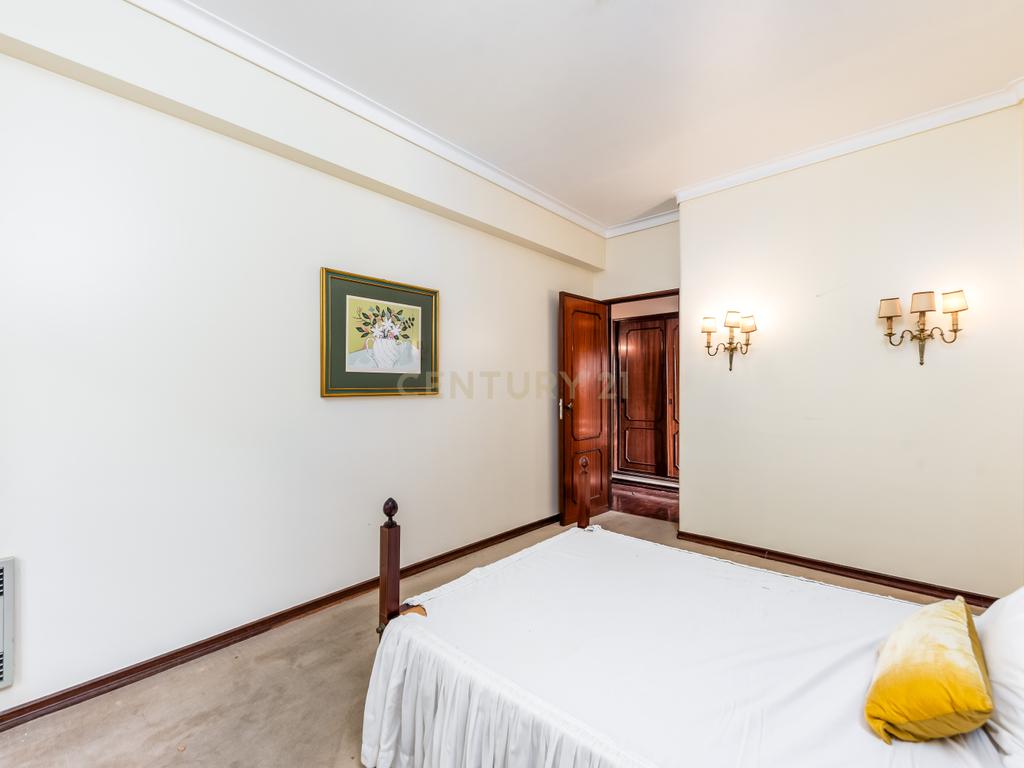 Espetacular Apartamento T5 com Terraço e Garagem, em São Domingos de Benfica, Lisboa - Image 10
