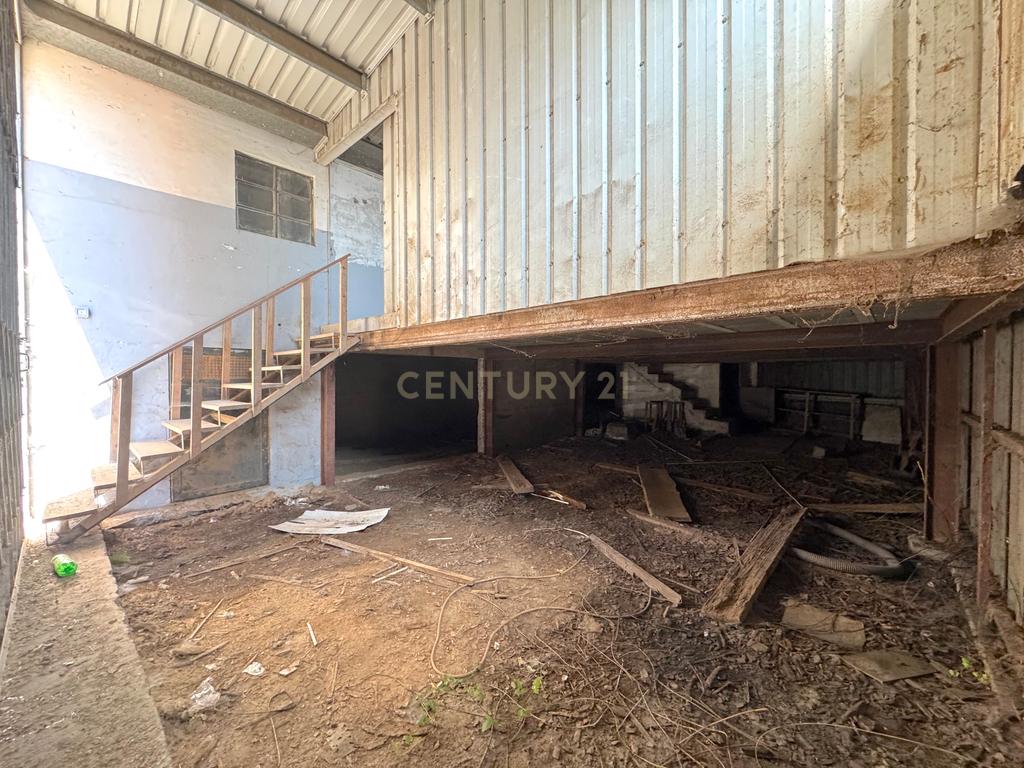 Moradia com 4 quartos, 3 armazéns e muito potencial em Freamunde, Paços de Ferreira - Image 27