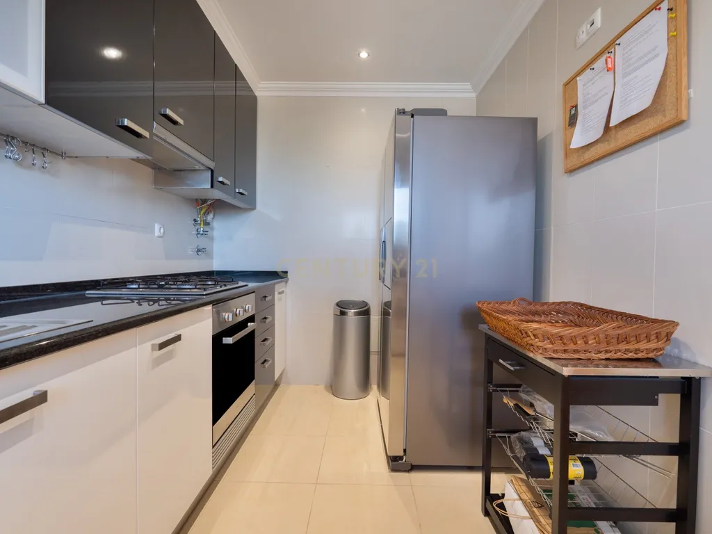 Apartamento Duplex em condomínio privado com piscina, e grande zona verde. - Image 13